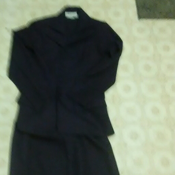 A suit - Picture 1 of 1